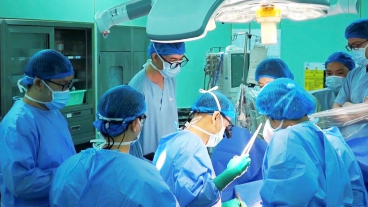 Hỗ trợ 1,6 tỷ đồng thực hiện ca phẫu thuật ghép tim cho bệnh nhi 15 tuổi